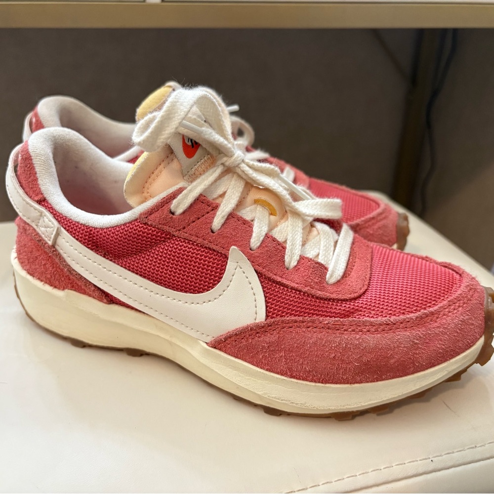 Women's Nike Waffle Debut